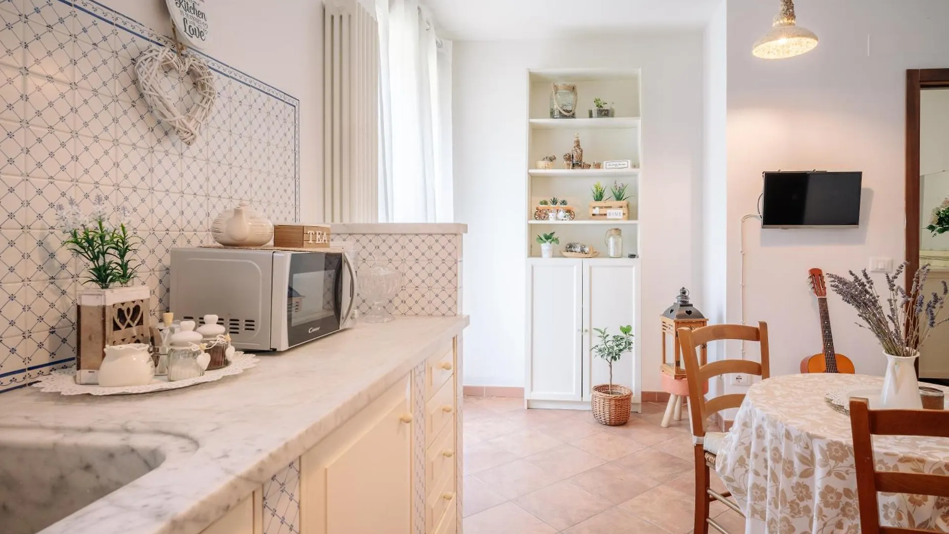 Apartment Ema'S Guest House Lucca Italy