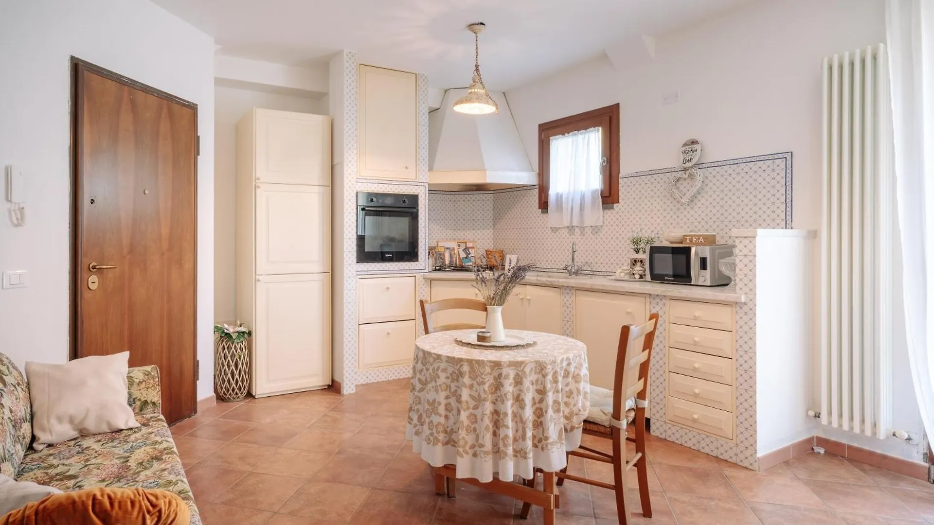 Апартаменты Ema'S Guest House Лукка Италия