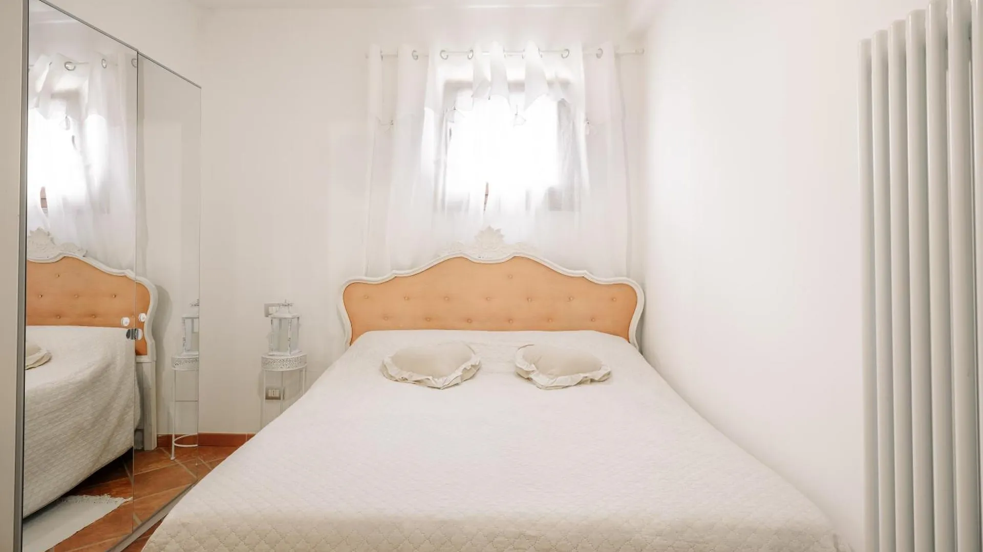 Ema'S Guest House Lucca 0*,  Italy