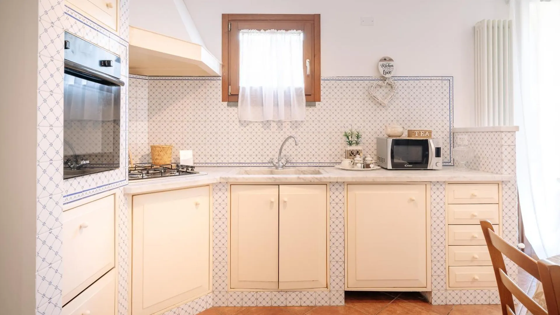 Ema'S Guest House Лукка Италия