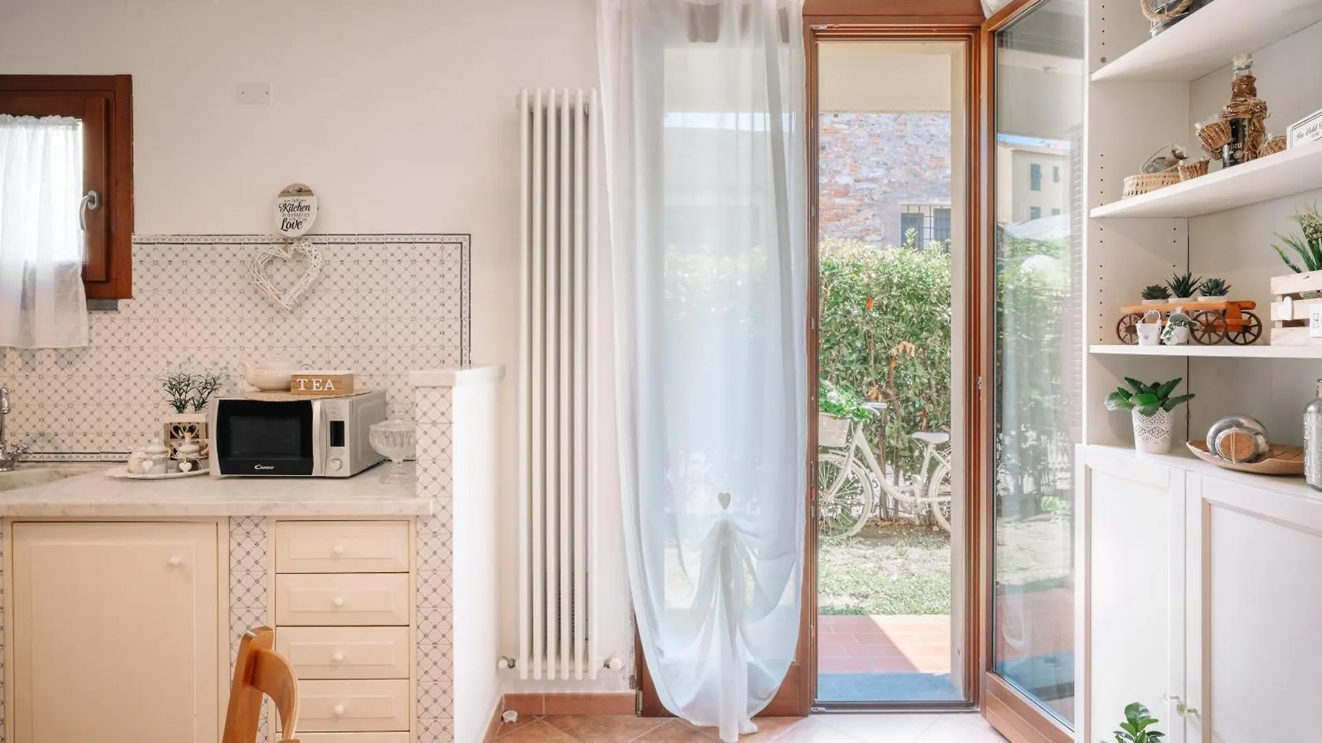 Ema'S Guest House Лукка 0*,  Италия